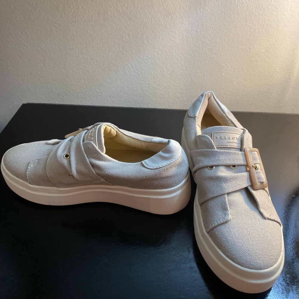 Khaki sneakers